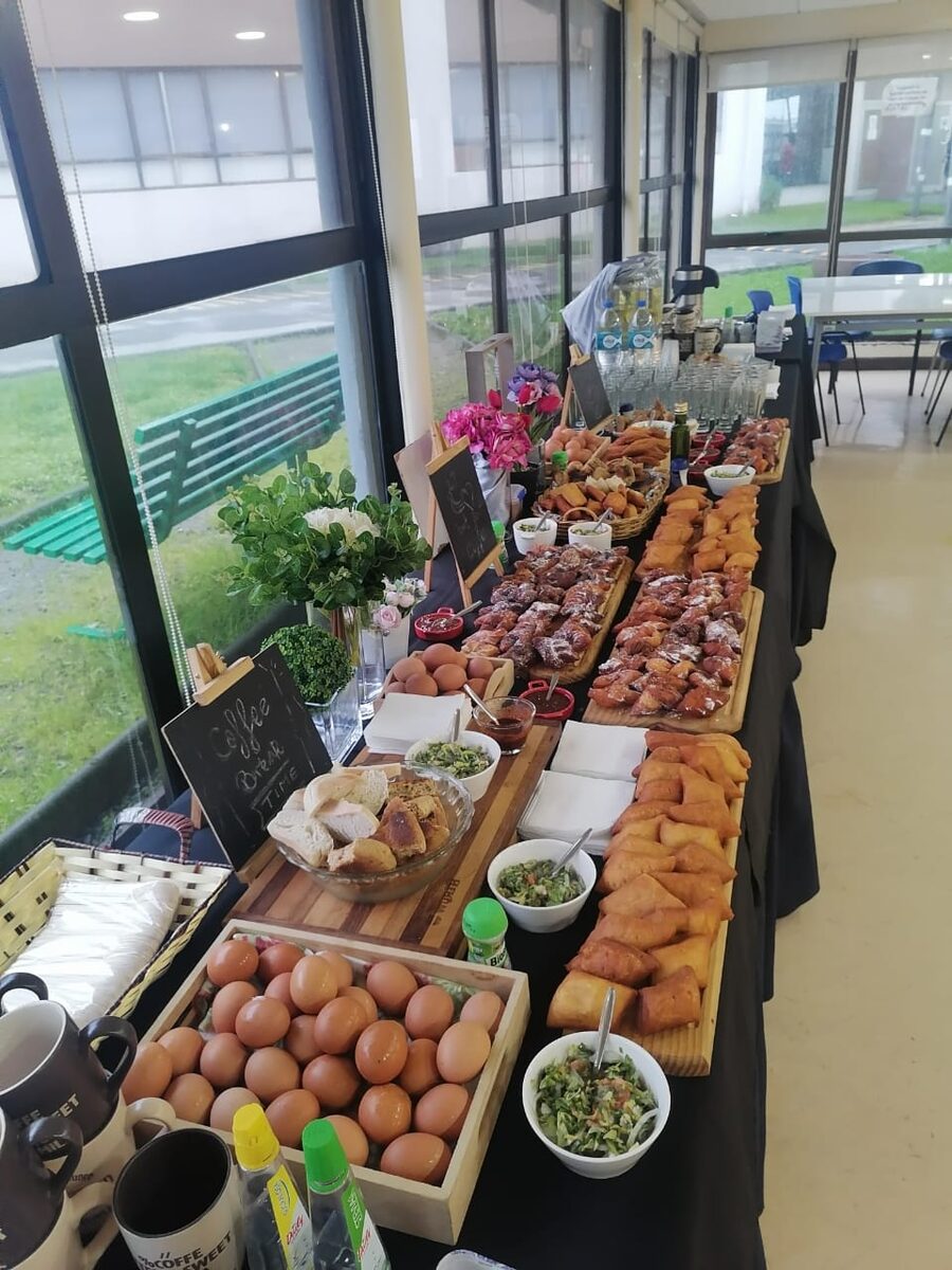Mesa de catering completa